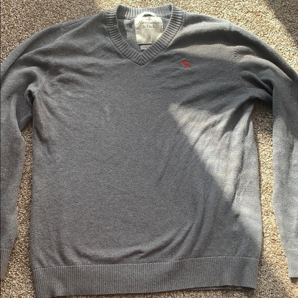 Abercrombie & Fitch v- neck sweater (muscle)